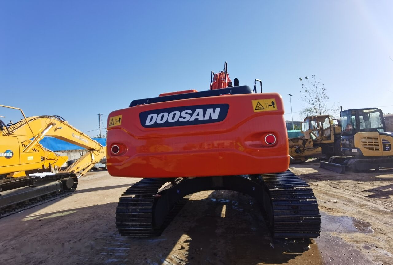 Doosan DX225LC - Гусеничный экскаватор: фото 2 Doosan DX225LC - Гусеничный экскаватор: фото 2