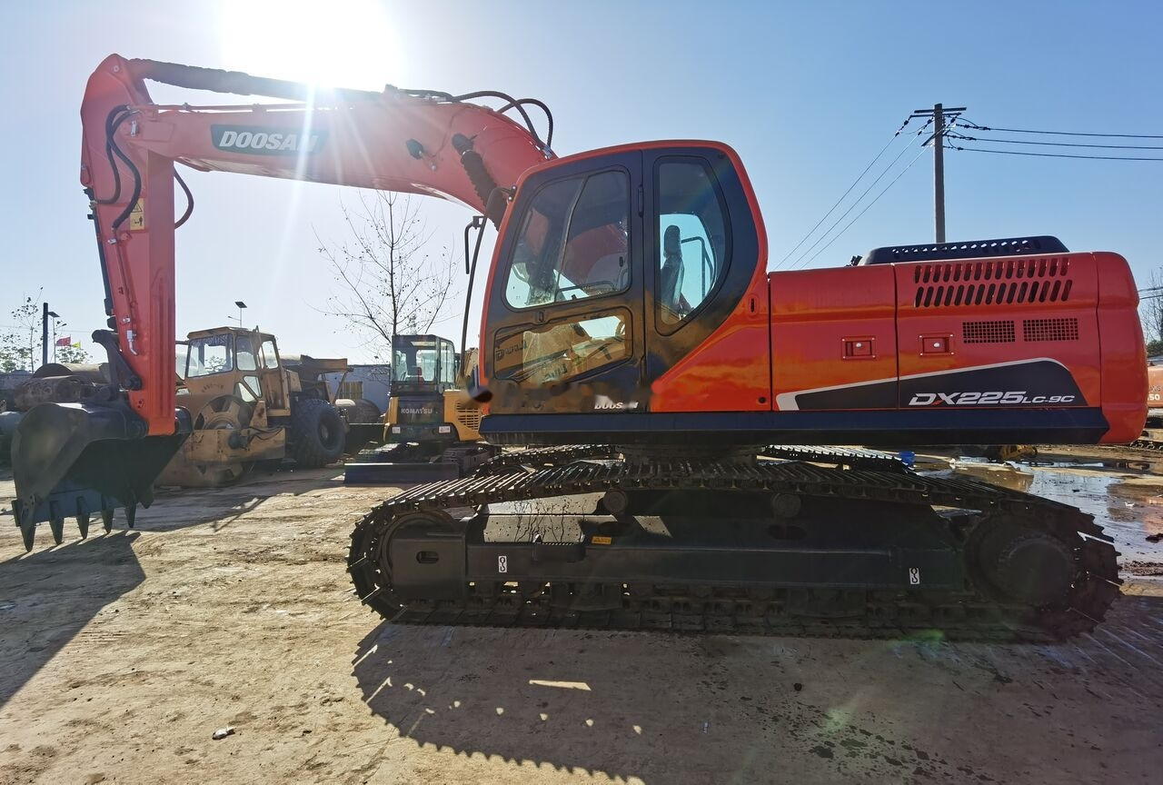 Doosan DX225LC - Гусеничный экскаватор: фото 4 Doosan DX225LC - Гусеничный экскаватор: фото 4