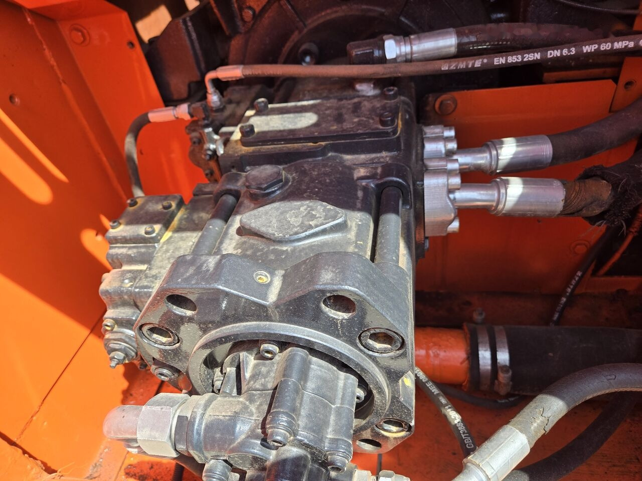 Гусеничный экскаватор Doosan DX300: фото 11 Гусеничный экскаватор Doosan DX300: фото 11