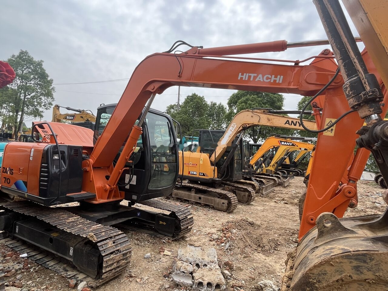 Hitachi ZX70 - Мини-экскаватор: фото 1 Hitachi ZX70 - Мини-экскаватор: фото 1