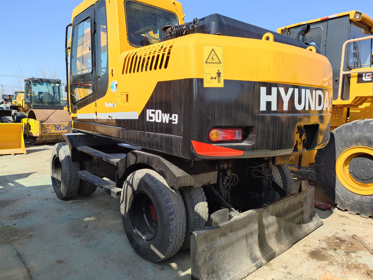 Hyundai R150W-9 - Колёсный экскаватор: фото 2 Hyundai R150W-9 - Колёсный экскаватор: фото 2