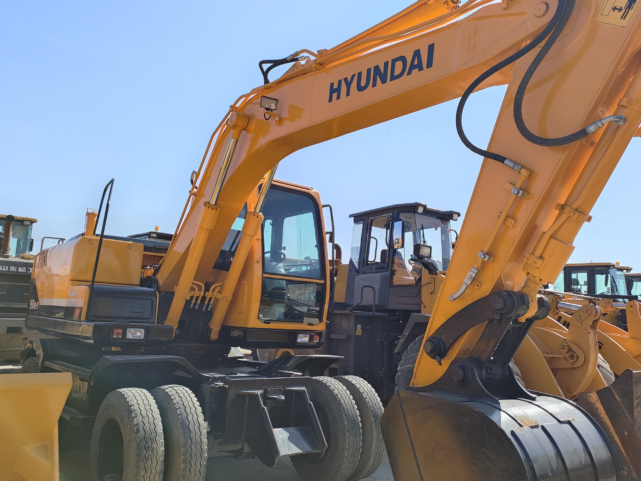 Колёсный экскаватор Hyundai R150W-9: фото 6