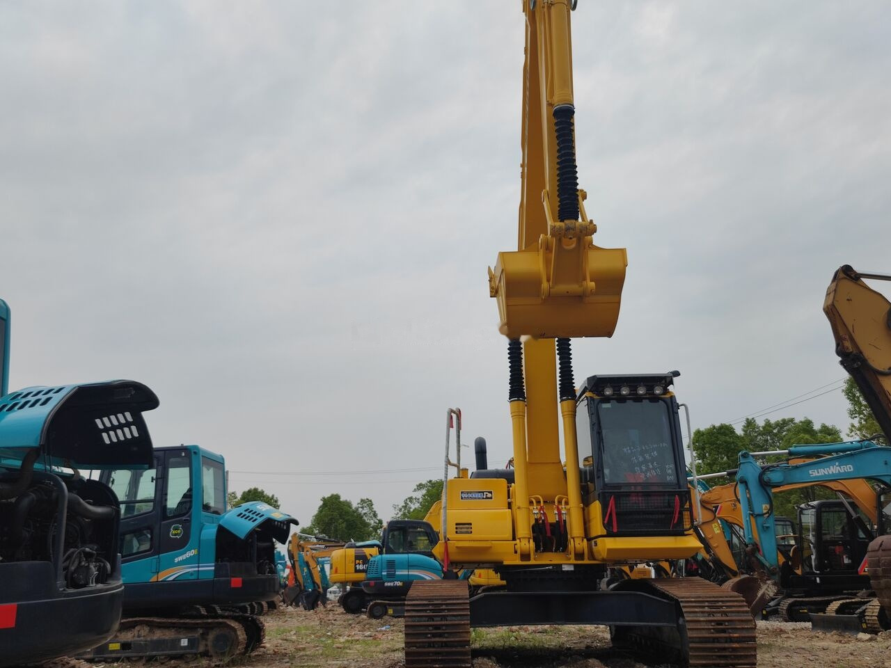 Komatsu PC240LC - Гусеничный экскаватор: фото 2 Komatsu PC240LC - Гусеничный экскаватор: фото 2