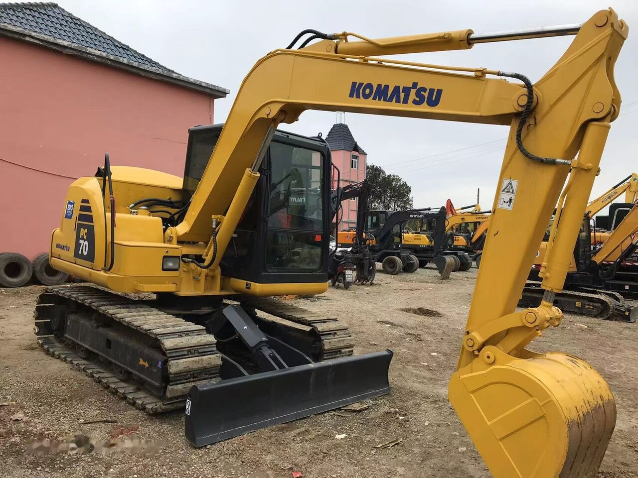 Komatsu PC70-8 - Гусеничный экскаватор: фото 2 Komatsu PC70-8 - Гусеничный экскаватор: фото 2
