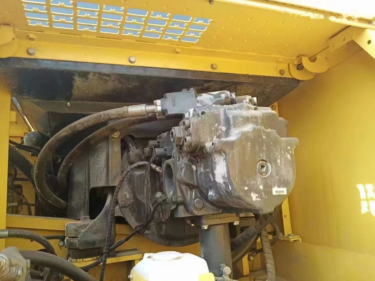 Komatsu pc400-8 - Гусеничный экскаватор: фото 1 Komatsu pc400-8 - Гусеничный экскаватор: фото 1