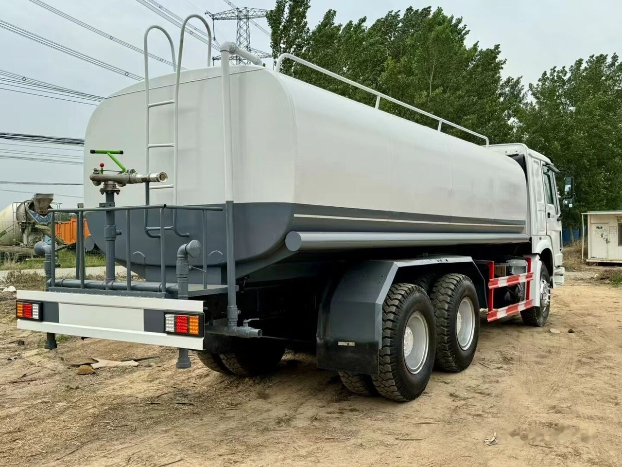 Sinotruk Howo 6*4 20cm³ - Коммунальная/ Специальная техника: фото 5 Sinotruk Howo 6*4 20cm³ - Коммунальная/ Специальная техника: фото 5