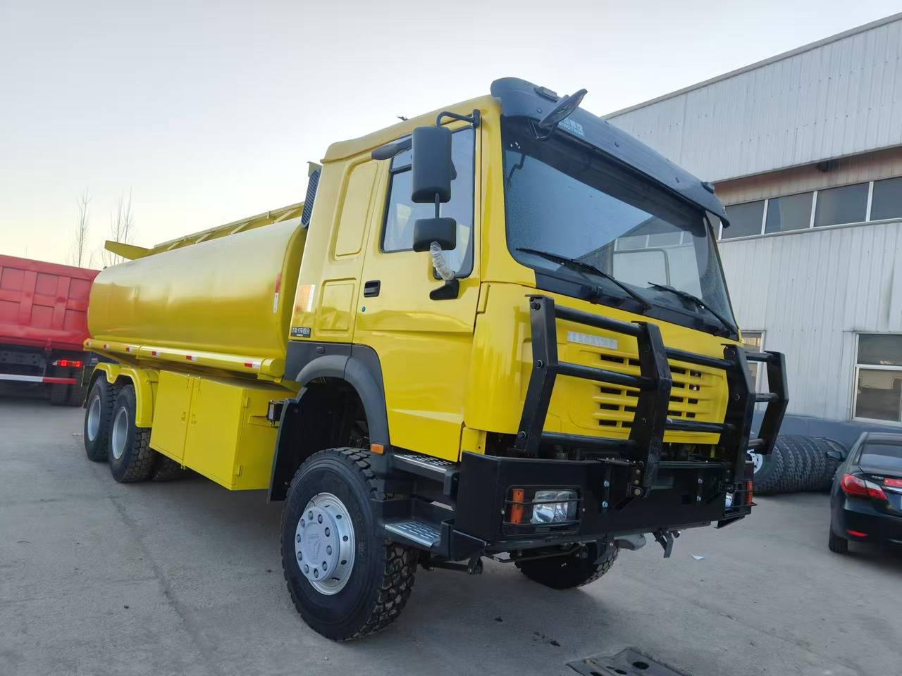 SINOTRUK HOWO - Грузовик-цистерна: фото 1 SINOTRUK HOWO - Грузовик-цистерна: фото 1