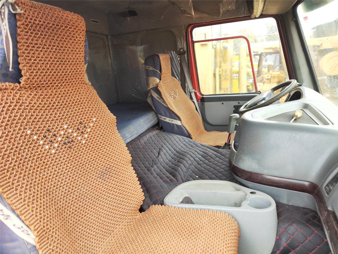 Самосвал SINOTRUK HOWO: фото 9