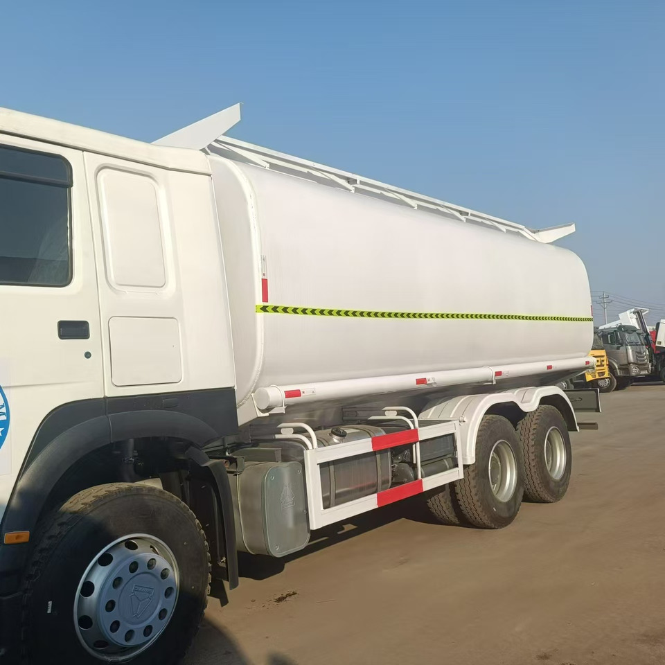 SINOTRUK HOWO - Грузовик-цистерна: фото 1 SINOTRUK HOWO - Грузовик-цистерна: фото 1