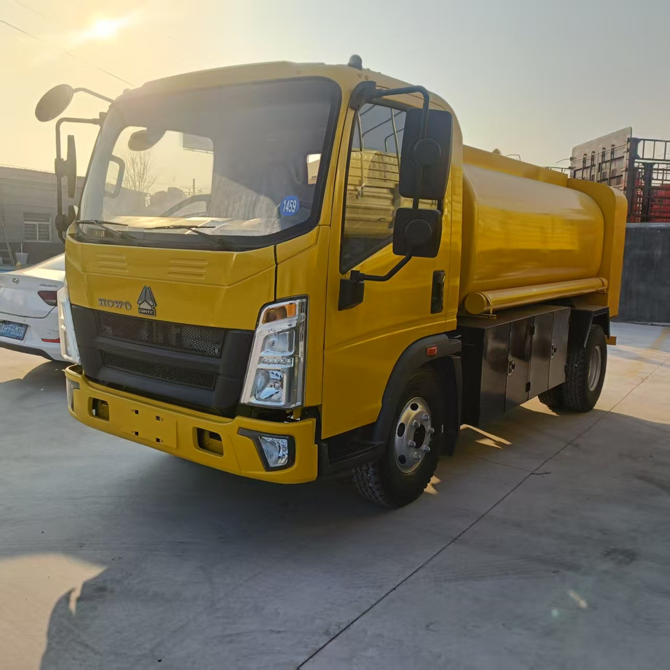 SINOTRUK Tanker truck - Грузовик-цистерна: фото 2 SINOTRUK Tanker truck - Грузовик-цистерна: фото 2