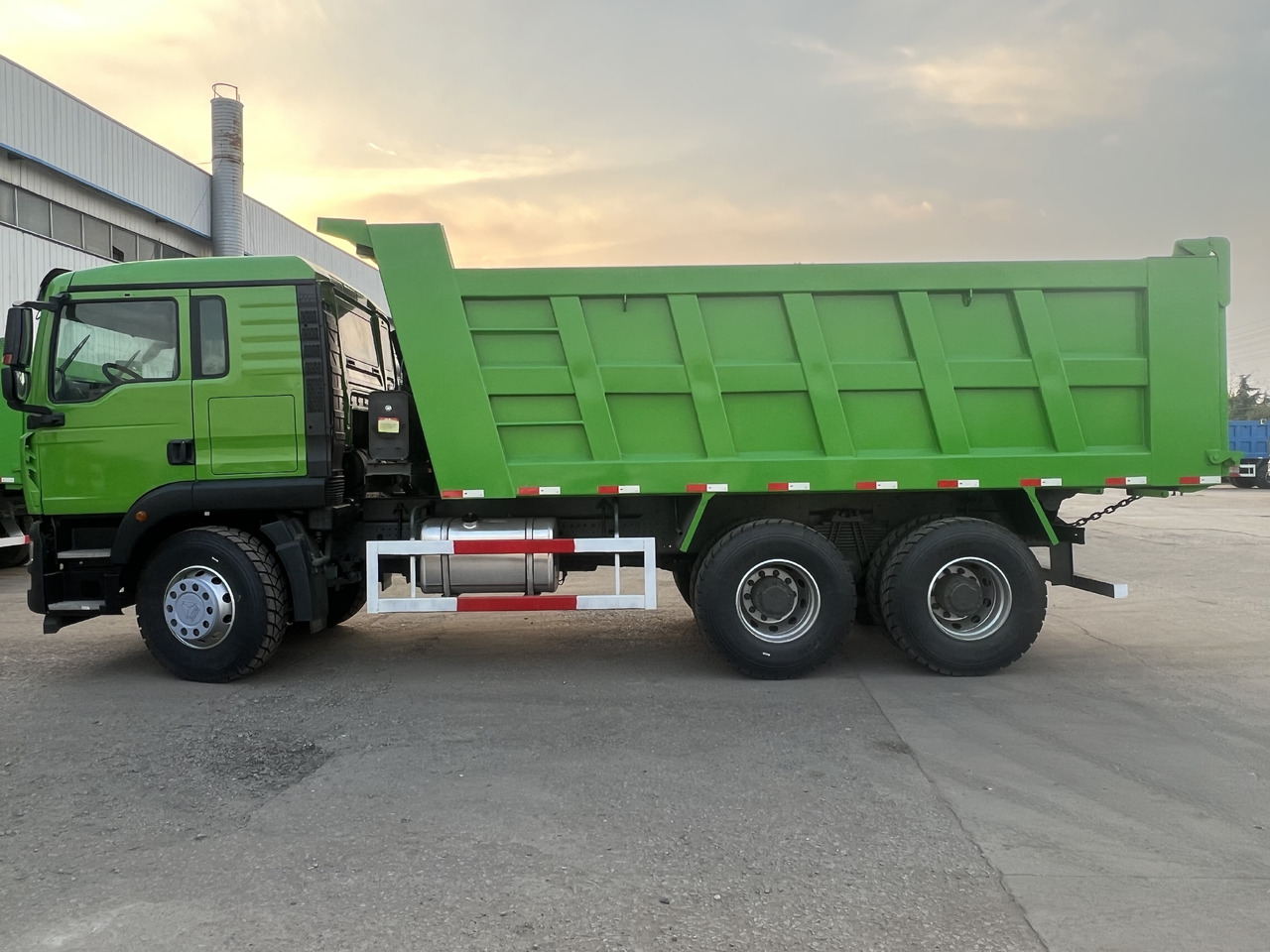 Sinotruk HOWO - Самосвал: фото 2 Sinotruk HOWO - Самосвал: фото 2