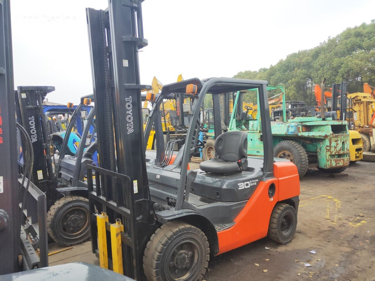 Toyota FD30 - Дизельный погрузчик: фото 3 Toyota FD30 - Дизельный погрузчик: фото 3