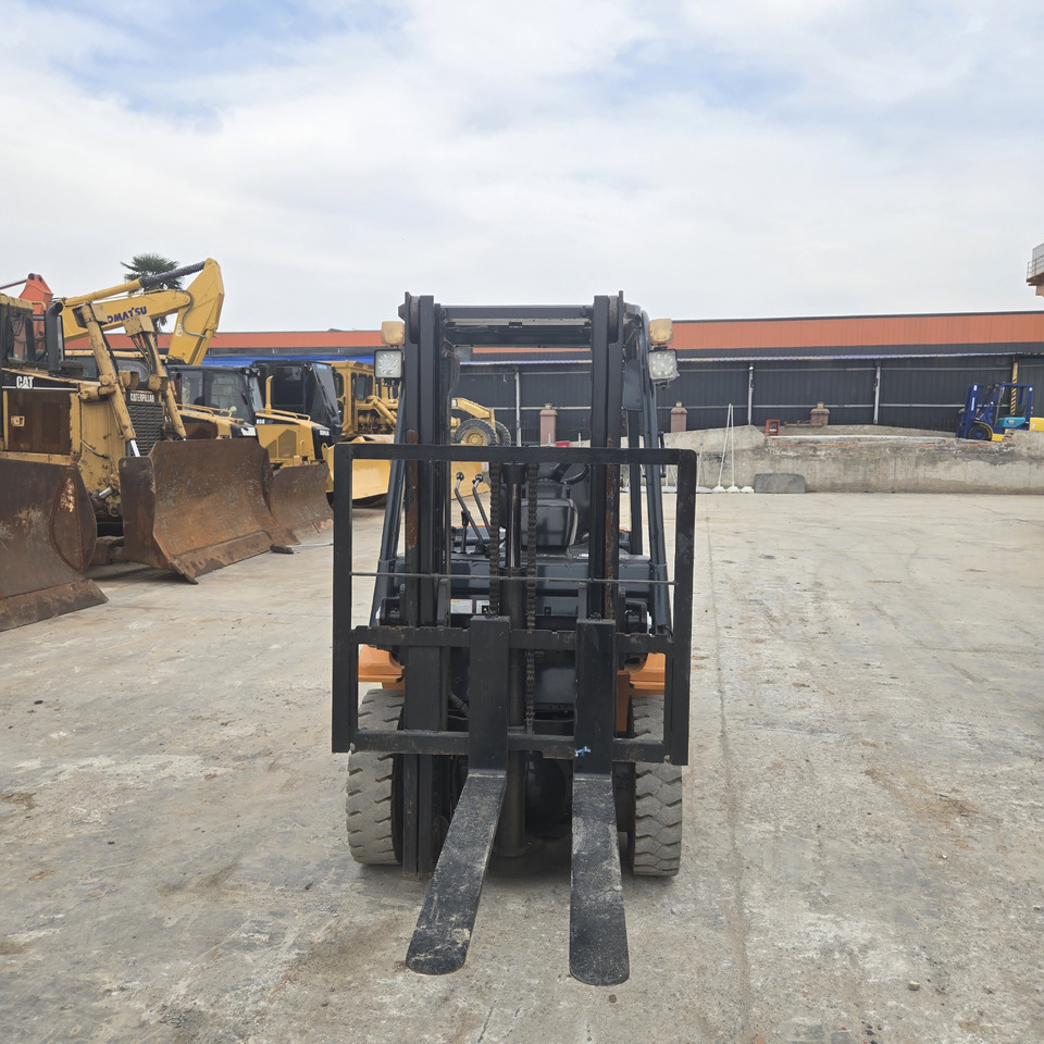 Toyota FD30 - Дизельный погрузчик: фото 4 Toyota FD30 - Дизельный погрузчик: фото 4