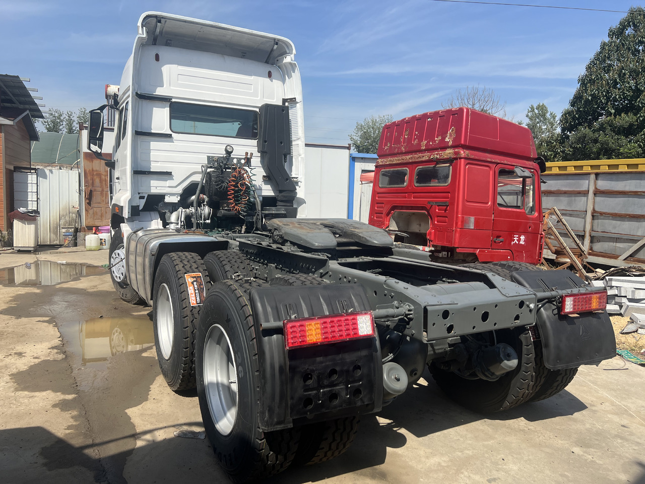 SINOTRUK HOWO trailer head - Тягач: фото 4 SINOTRUK HOWO trailer head - Тягач: фото 4