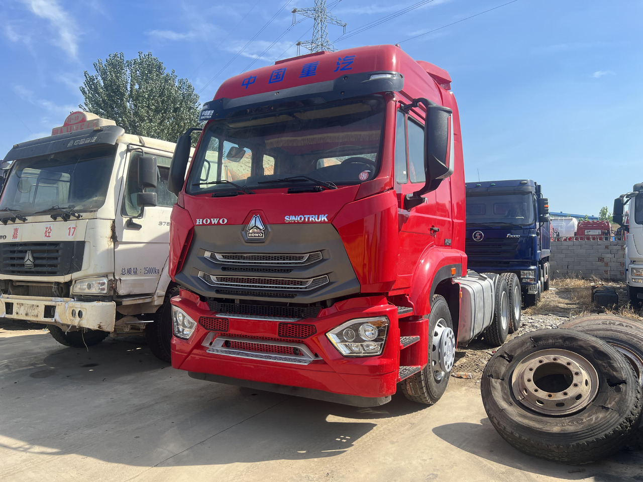 SINOTRUK HOWO trailer head - Тягач: фото 1 SINOTRUK HOWO trailer head - Тягач: фото 1