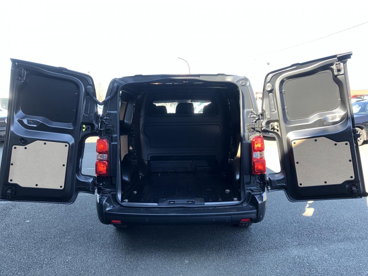 CITROEN Jumpy XL 2.0 BlueHDi - 180 S&S - BV EAT8 III CABINE APPROFONDIE Cabine approfondie Fixe PHASE 2 - Цельнометаллический фургон: фото 3 CITROEN Jumpy XL 2.0 BlueHDi - 180 S&S - BV EAT8 III CABINE APPROFONDIE Cabine approfondie Fixe PHASE 2 - Цельнометаллический фургон: фото 3