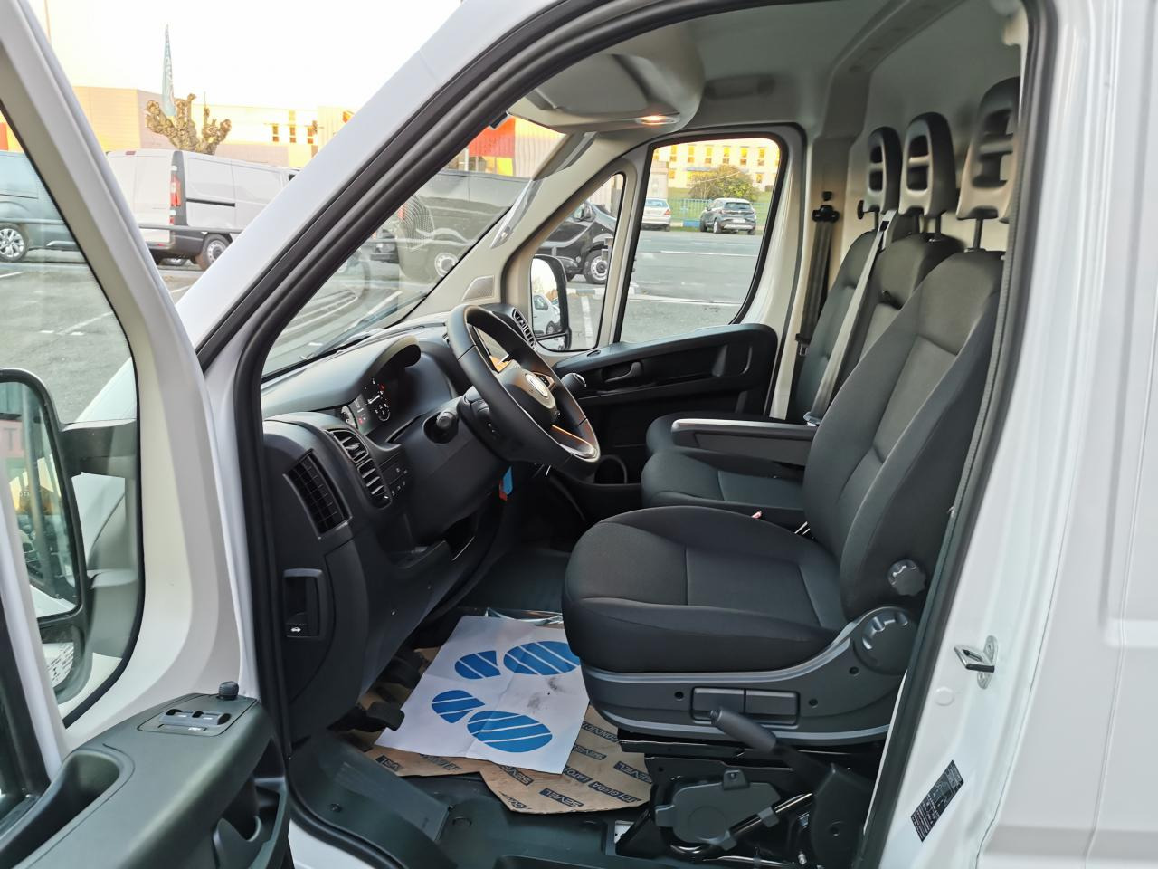 FIAT Ducato Tôlé Maxi 3.5 XL H2 2.2 - 140 S&S III FOURGON TOLE Fourgon Tôlé - Цельнометаллический фургон: фото 5 FIAT Ducato Tôlé Maxi 3.5 XL H2 2.2 - 140 S&S III FOURGON TOLE Fourgon Tôlé - Цельнометаллический фургон: фото 5