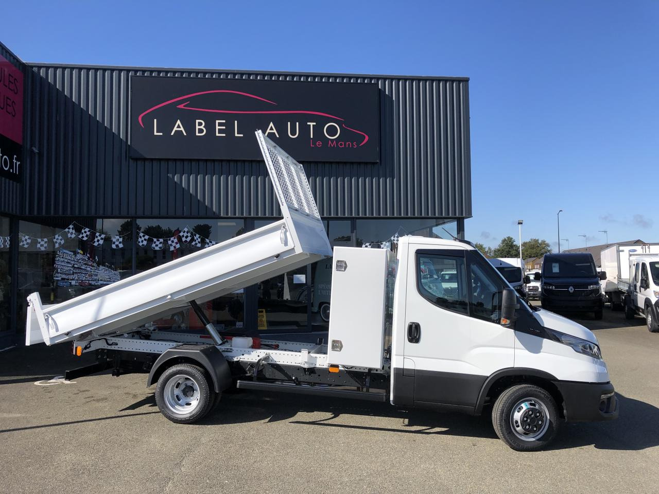 IVECO Daily 35 C 16H BENNE + COFFRE 3.0 160CH - Малотоннажный самосвал: фото 1 IVECO Daily 35 C 16H BENNE + COFFRE 3.0 160CH - Малотоннажный самосвал: фото 1