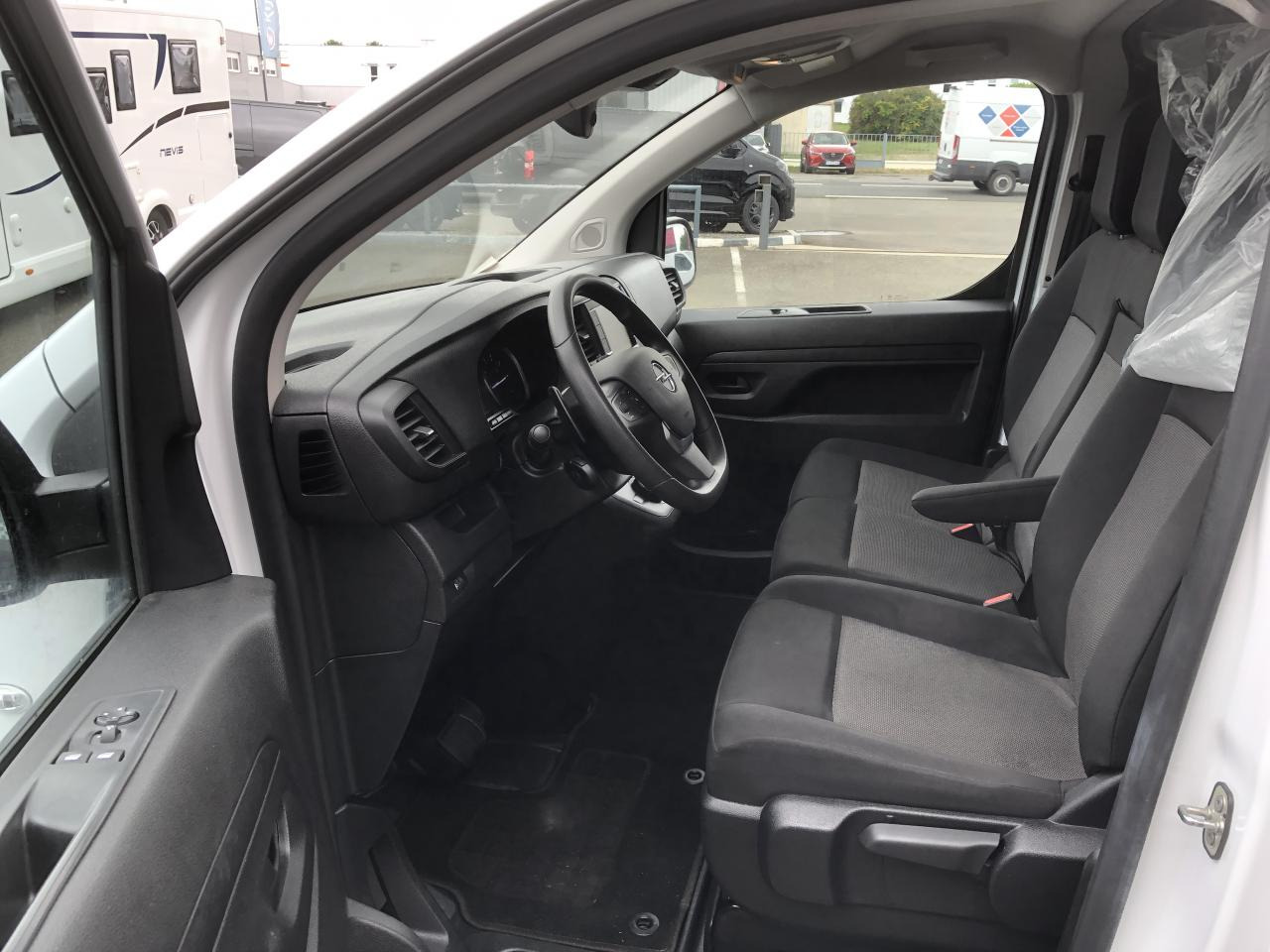 OPEL VIVARO M 2.0 BLUEHDI 145CH EAT-8 PACK CLIM - Цельнометаллический фургон: фото 4 OPEL VIVARO M 2.0 BLUEHDI 145CH EAT-8 PACK CLIM - Цельнометаллический фургон: фото 4