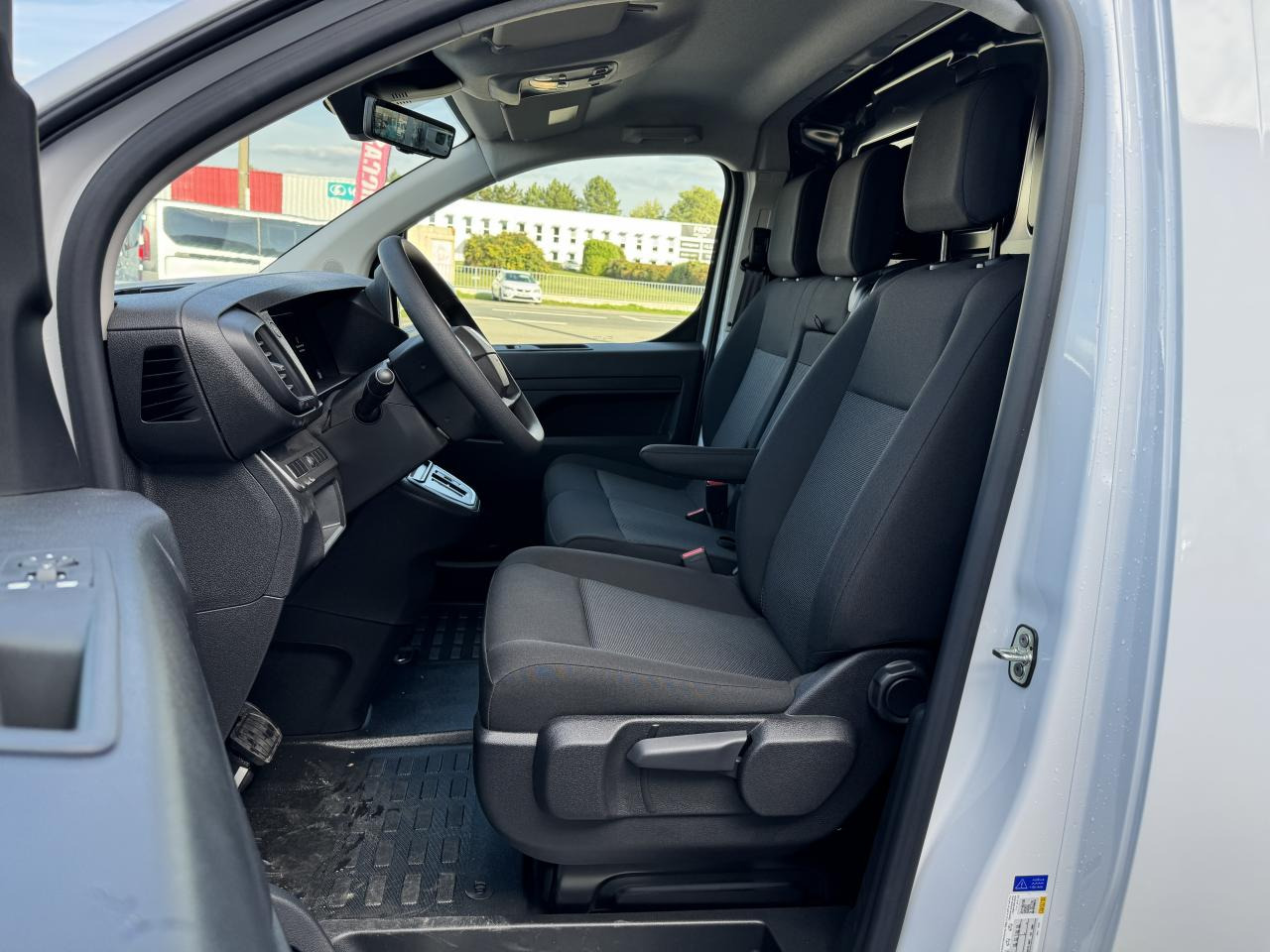 PEUGEOT Expert M 2.0 BlueHDi - 145 S&S - BV EAT8 III FOURGON Fourgon PHASE 2 - Цельнометаллический фургон: фото 5 PEUGEOT Expert M 2.0 BlueHDi - 145 S&S - BV EAT8 III FOURGON Fourgon PHASE 2 - Цельнометаллический фургон: фото 5