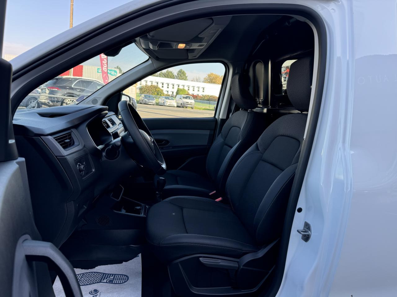 RENAULT EXPRESS 1.5 DCI 75CH CONFORT - Цельнометаллический фургон: фото 4 RENAULT EXPRESS 1.5 DCI 75CH CONFORT - Цельнометаллический фургон: фото 4