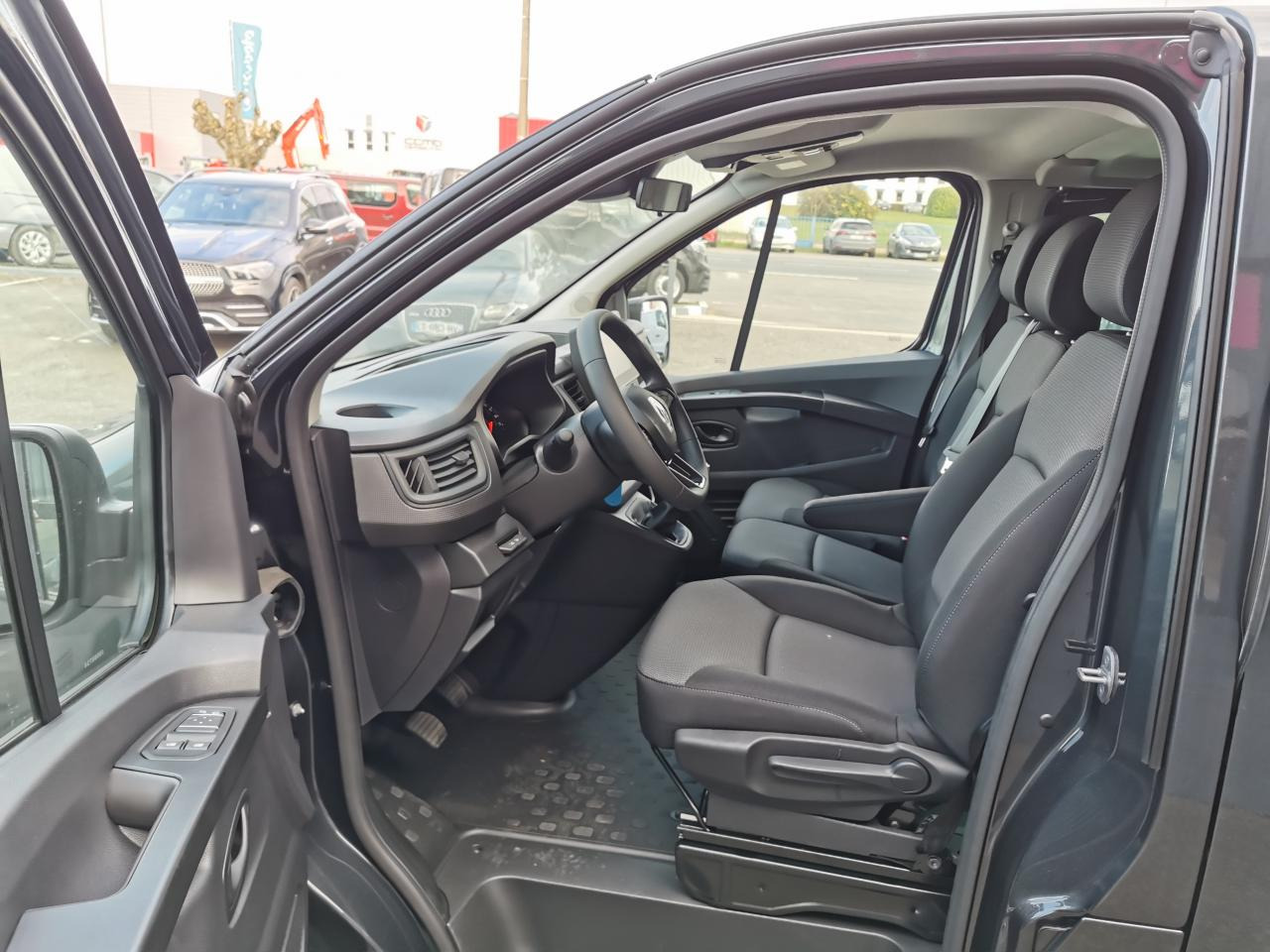 RENAULT Trafic L2 2.0 Energy dCi - 150 - S&S - BV EDC Euro 6e III COMBI Combi Intens L2H1 PHASE 3 - Пассажирский фургон: фото 5 RENAULT Trafic L2 2.0 Energy dCi - 150 - S&S - BV EDC Euro 6e III COMBI Combi Intens L2H1 PHASE 3 - Пассажирский фургон: фото 5