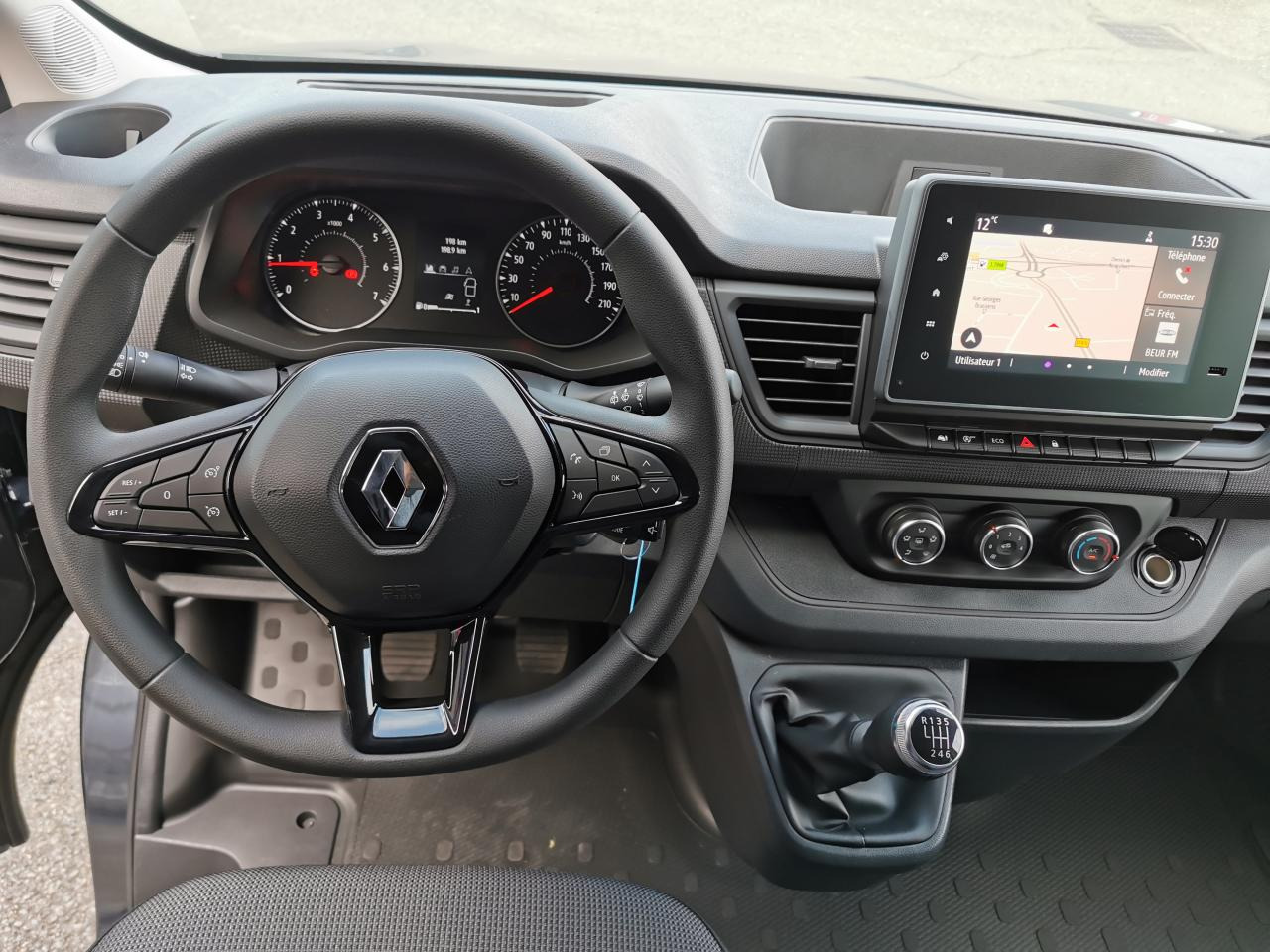 RENAULT Trafic L2 2.0 Energy dCi - 150 - S&S - BV EDC Euro 6e III COMBI Combi Intens L2H1 PHASE 3 - Пассажирский фургон: фото 4 RENAULT Trafic L2 2.0 Energy dCi - 150 - S&S - BV EDC Euro 6e III COMBI Combi Intens L2H1 PHASE 3 - Пассажирский фургон: фото 4