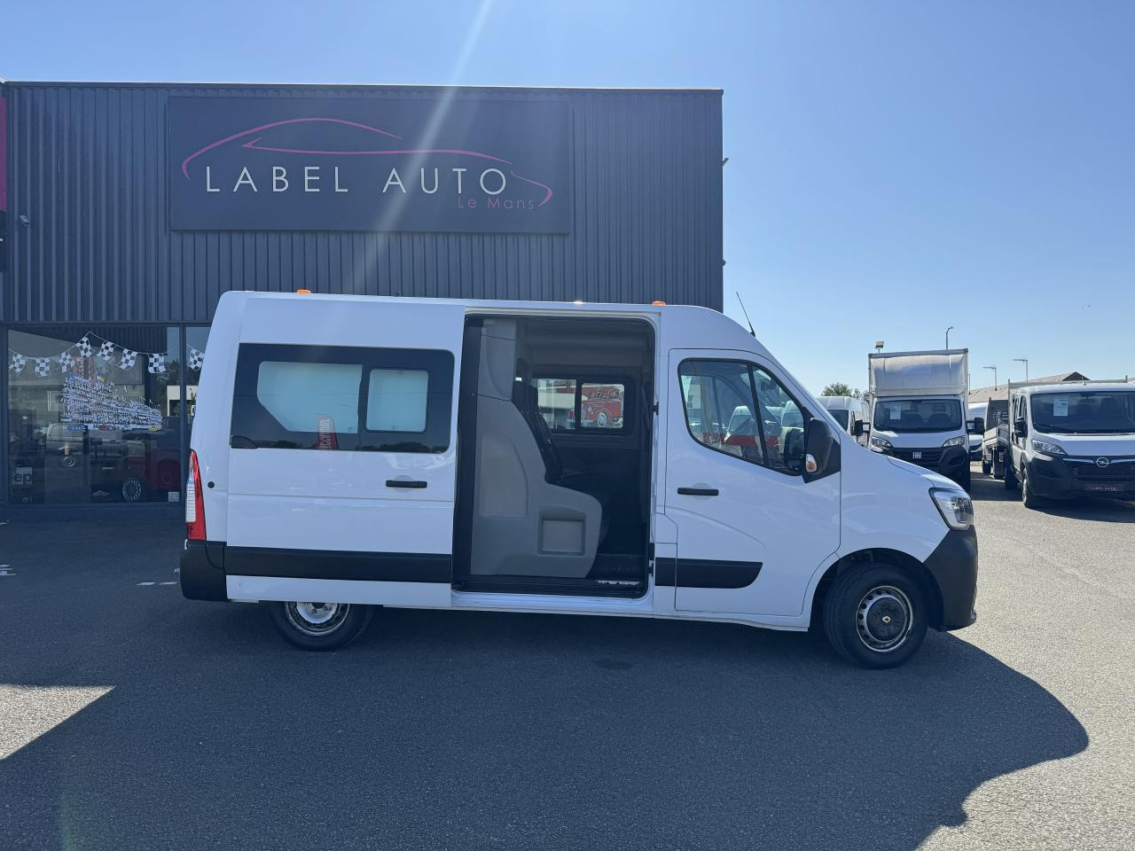 Renault Master 7 PLACES Confort F3300 L2H2 2.3 dCi - 135 III CABINE APPROFONDIE Cabine approfondie L2H2 Tra - Грузопассажирский фургон: фото 1 Renault Master 7 PLACES Confort F3300 L2H2 2.3 dCi - 135 III CABINE APPROFONDIE Cabine approfondie L2H2 Tra - Грузопассажирский фургон: фото 1