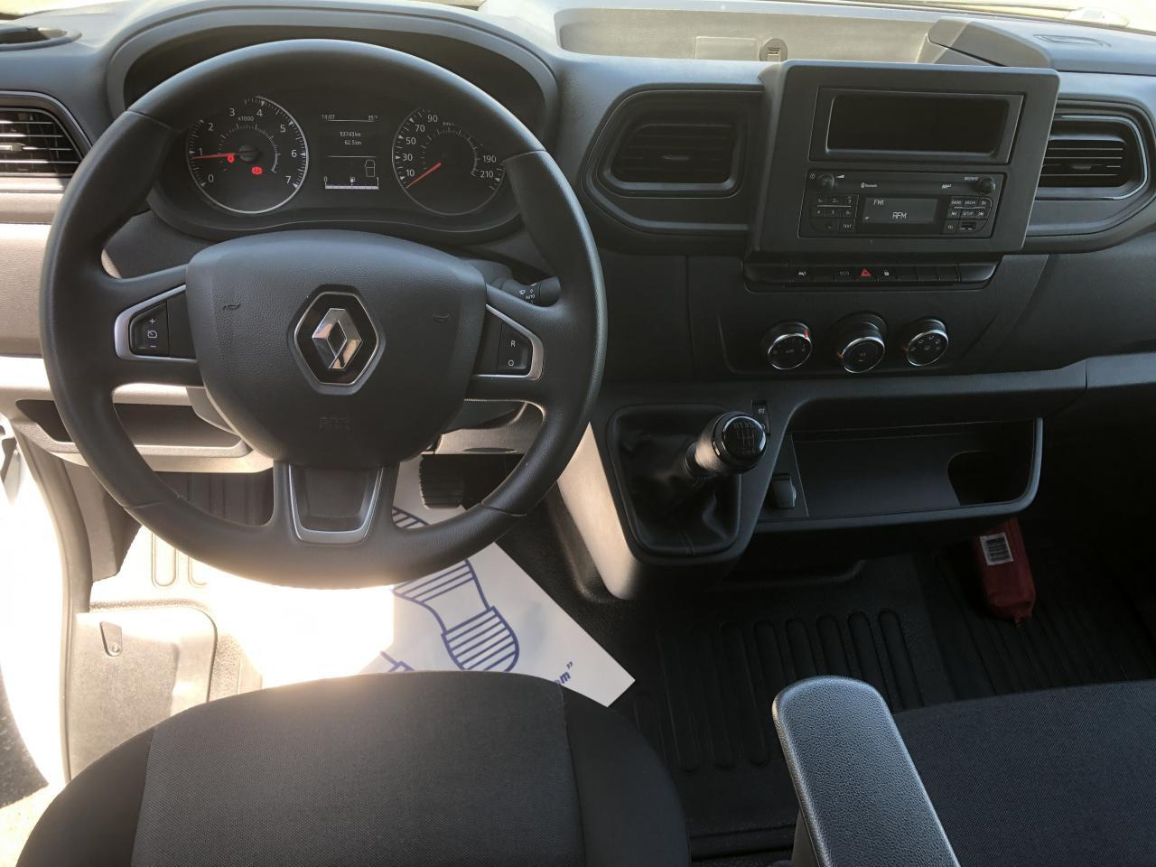 Renault Master F3300 L2H2 2.3 BLUE DCI 135CH CONFORT EURO6 - Цельнометаллический фургон: фото 3 Renault Master F3300 L2H2 2.3 BLUE DCI 135CH CONFORT EURO6 - Цельнометаллический фургон: фото 3