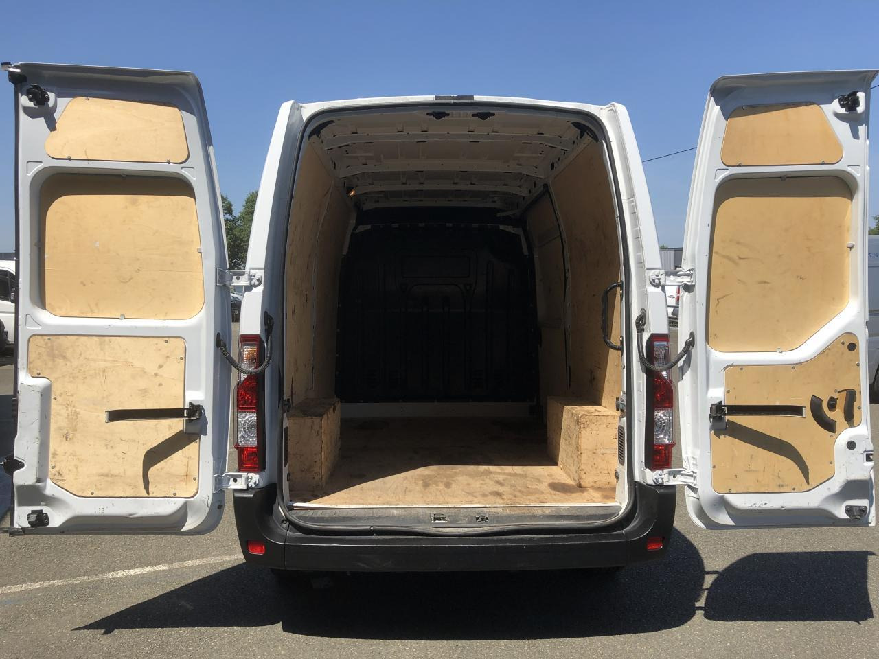 Renault Master F3300 L2H2 2.3 BLUE DCI 135CH CONFORT EURO6 - Цельнометаллический фургон: фото 2 Renault Master F3300 L2H2 2.3 BLUE DCI 135CH CONFORT EURO6 - Цельнометаллический фургон: фото 2
