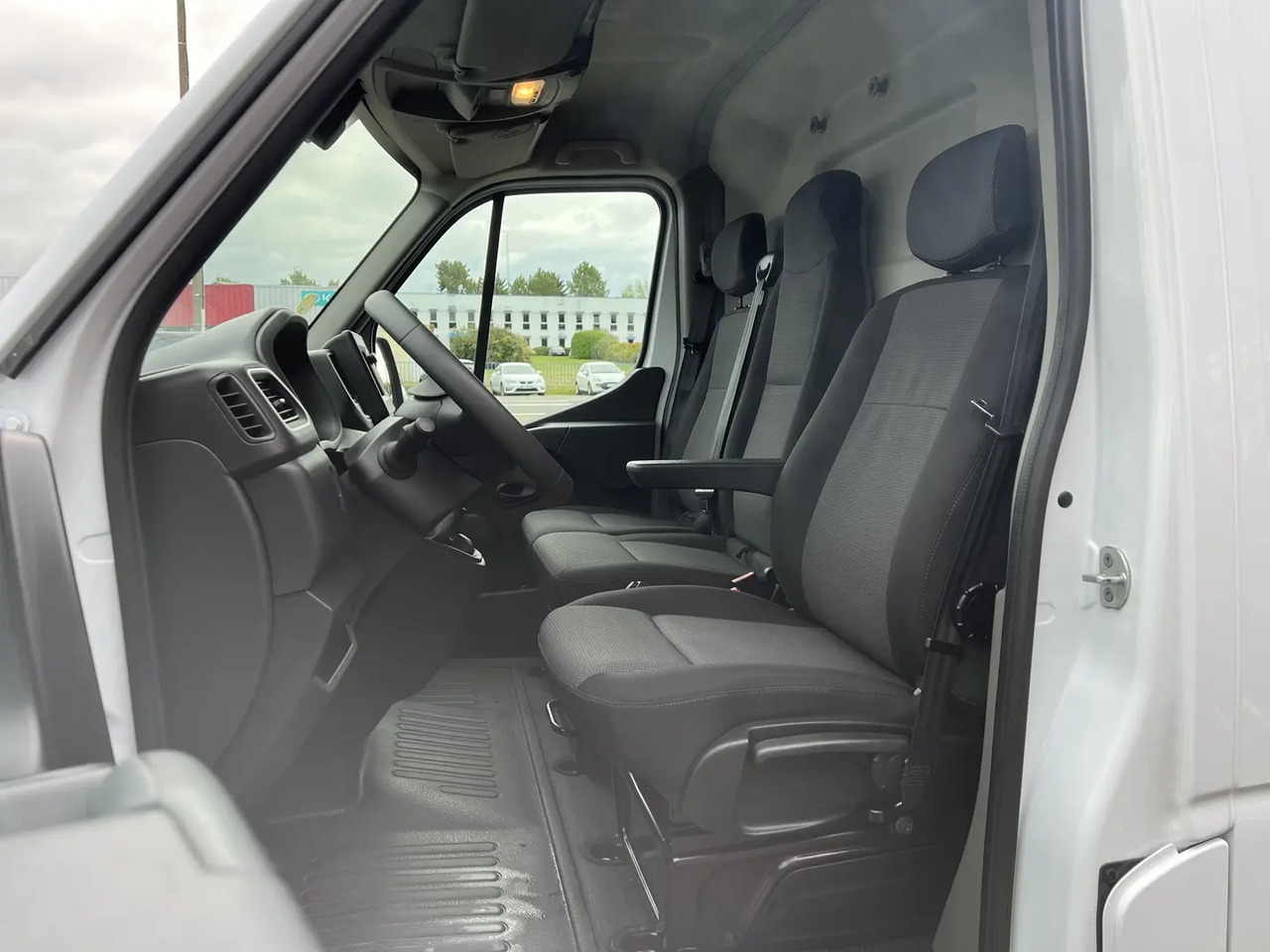 Renault Master F3300 L2H2 2.3 BLUE DCI 135CH GRAND CONFORT EURO6 - Цельнометаллический фургон: фото 5 Renault Master F3300 L2H2 2.3 BLUE DCI 135CH GRAND CONFORT EURO6 - Цельнометаллический фургон: фото 5