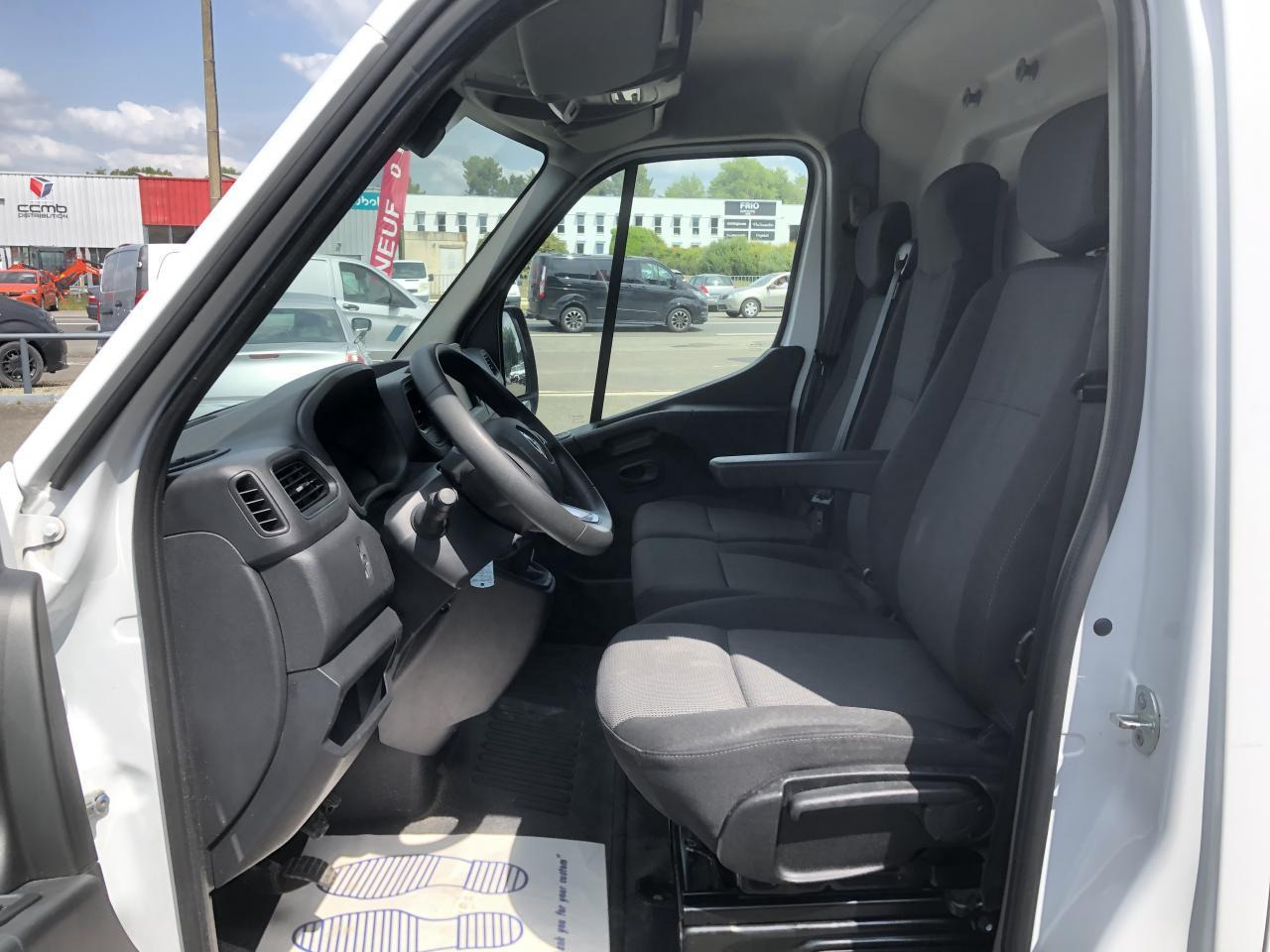 Renault Master F3300 L2H2 2.3 BLUE DCI 135CH GRAND CONFORT EURO6 - Цельнометаллический фургон: фото 4 Renault Master F3300 L2H2 2.3 BLUE DCI 135CH GRAND CONFORT EURO6 - Цельнометаллический фургон: фото 4