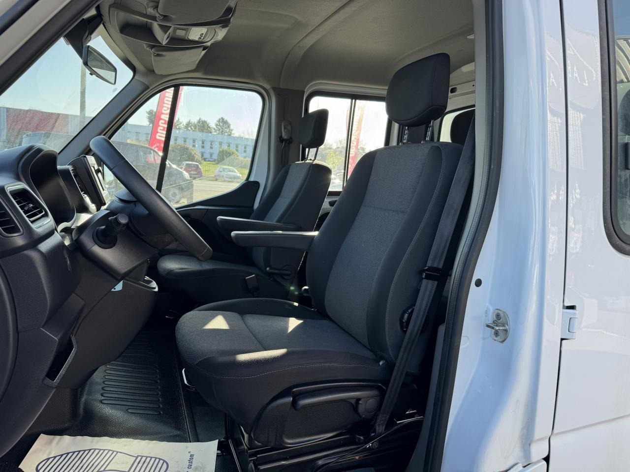 Renault Master RENAULT 3T5 BENNE + COFFRE RJ DOUBLE CABINE 6 PL 2.3 DCI 130 CH CONFORT + GPS + REGUL + CLIM - Малотоннажный самосвал: фото 4 Renault Master RENAULT 3T5 BENNE + COFFRE RJ DOUBLE CABINE 6 PL 2.3 DCI 130 CH CONFORT + GPS + REGUL + CLIM - Малотоннажный самосвал: фото 4