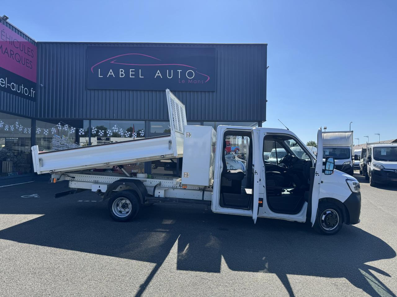 Renault Master RENAULT 3T5 BENNE + COFFRE RJ DOUBLE CABINE 6 PL 2.3 DCI 130 CH CONFORT + GPS + REGUL + CLIM - Малотоннажный самосвал: фото 1 Renault Master RENAULT 3T5 BENNE + COFFRE RJ DOUBLE CABINE 6 PL 2.3 DCI 130 CH CONFORT + GPS + REGUL + CLIM - Малотоннажный самосвал: фото 1
