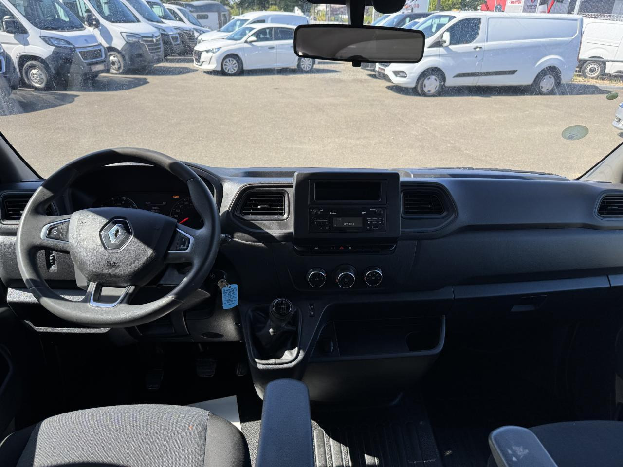 Renault Master RENAULT 3T5 BENNE + COFFRE RJ DOUBLE CABINE 6 PL 2.3 DCI 130 CH CONFORT + GPS + REGUL + CLIM - Малотоннажный самосвал: фото 3 Renault Master RENAULT 3T5 BENNE + COFFRE RJ DOUBLE CABINE 6 PL 2.3 DCI 130 CH CONFORT + GPS + REGUL + CLIM - Малотоннажный самосвал: фото 3