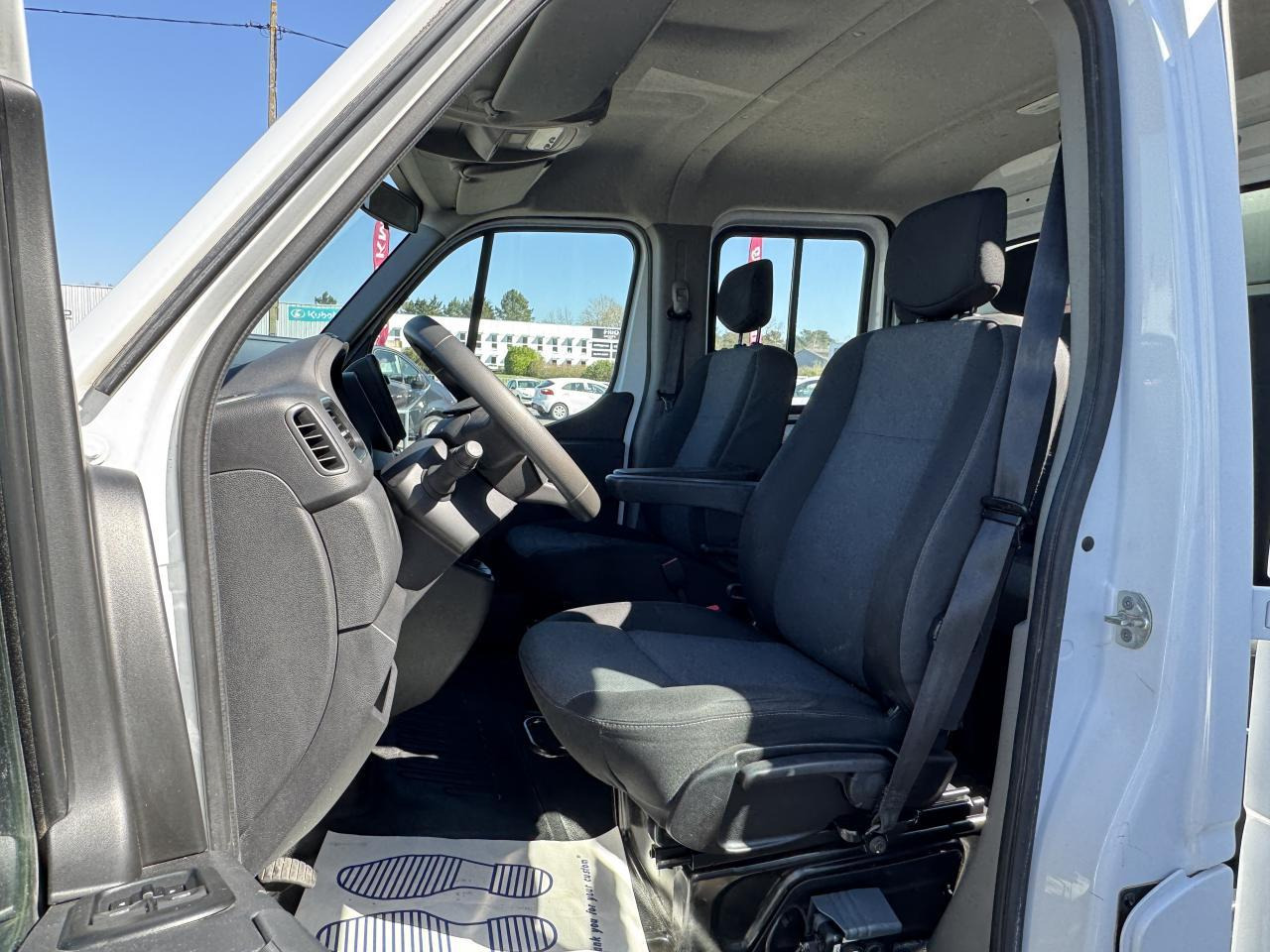 Renault Master RENAULT 3T5 BENNE + COFFRE RJ DOUBLE CABINE 6 PL 2.3 DCI 130 CH CONFORT + GPS + REGUL + CLIM - Малотоннажный самосвал: фото 4 Renault Master RENAULT 3T5 BENNE + COFFRE RJ DOUBLE CABINE 6 PL 2.3 DCI 130 CH CONFORT + GPS + REGUL + CLIM - Малотоннажный самосвал: фото 4