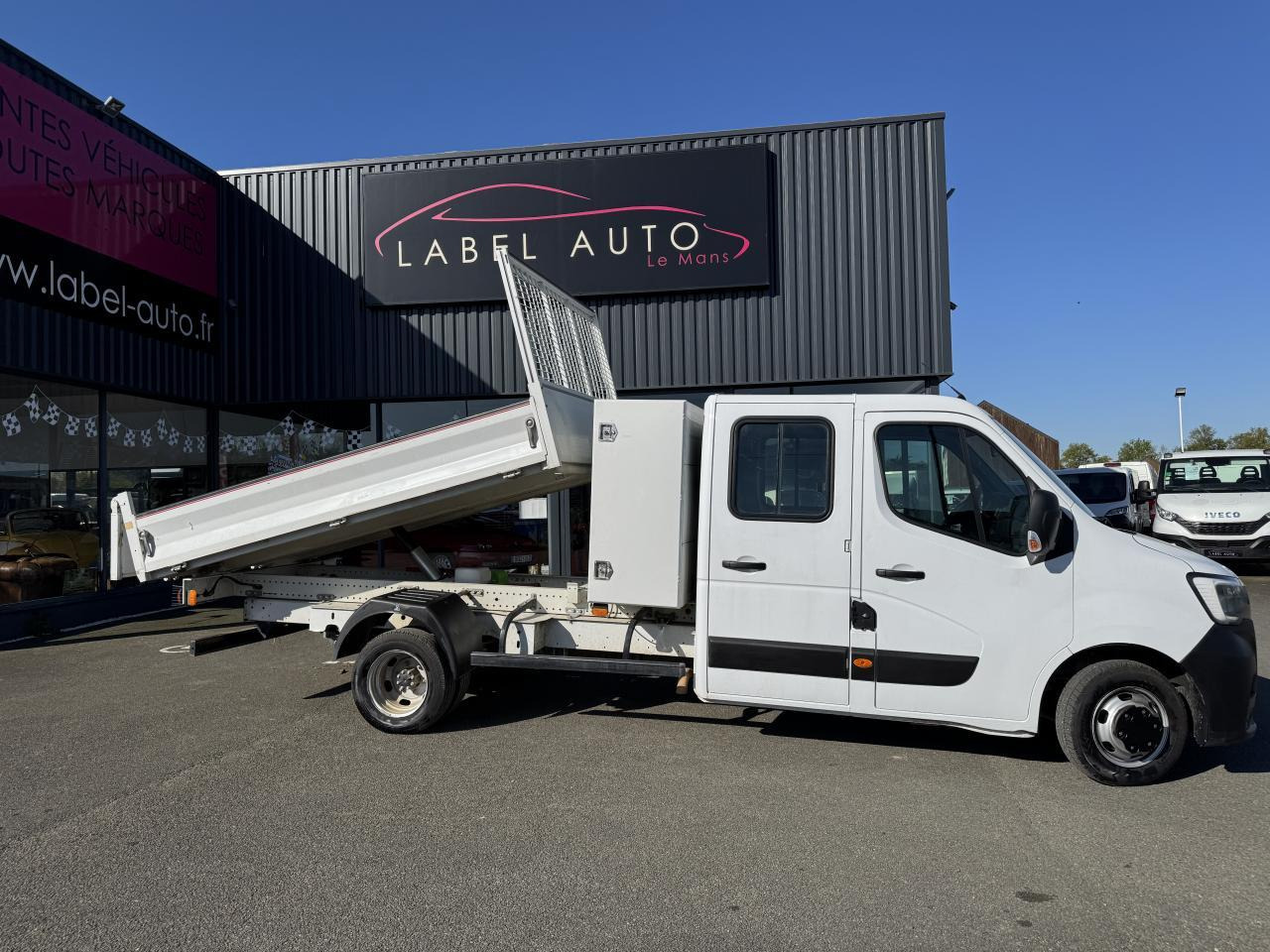 Renault Master combi RENAULT 3T5 BENNE + COFFRE RJ DOUBLE CABINE 6 PL 2.3 DCI 130 CH CONFORT + GPS + REGUL + CLIM - Малотоннажный самосвал: фото 1 Renault Master combi RENAULT 3T5 BENNE + COFFRE RJ DOUBLE CABINE 6 PL 2.3 DCI 130 CH CONFORT + GPS + REGUL + CLIM - Малотоннажный самосвал: фото 1