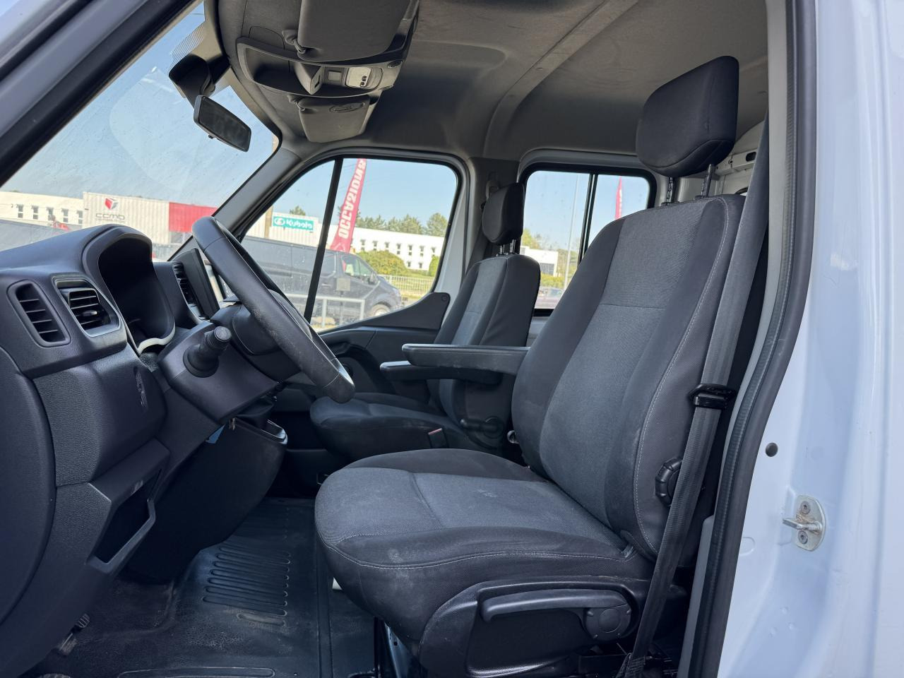 Renault Master combi RENAULT 3T5 BENNE + COFFRE RJ DOUBLE CABINE 6 PL 2.3 DCI 130 CH CONFORT + GPS + REGUL + CLIM - Малотоннажный самосвал: фото 4 Renault Master combi RENAULT 3T5 BENNE + COFFRE RJ DOUBLE CABINE 6 PL 2.3 DCI 130 CH CONFORT + GPS + REGUL + CLIM - Малотоннажный самосвал: фото 4