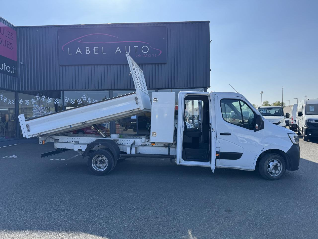 Renault Master combi RENAULT 3T5 BENNE + COFFRE RJ DOUBLE CABINE 6 PL 2.3 DCI 130 CH CONFORT + GPS + REGUL + CLIM - Малотоннажный самосвал: фото 1 Renault Master combi RENAULT 3T5 BENNE + COFFRE RJ DOUBLE CABINE 6 PL 2.3 DCI 130 CH CONFORT + GPS + REGUL + CLIM - Малотоннажный самосвал: фото 1