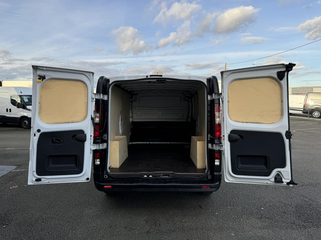 Renault Trafic L2H1 3000 Kg 2.0 Blue dCi - 130 III FOURGON Fourgon Grand Confort L2H1 PHASE 3 - Цельнометаллический фургон: фото 3 Renault Trafic L2H1 3000 Kg 2.0 Blue dCi - 130 III FOURGON Fourgon Grand Confort L2H1 PHASE 3 - Цельнометаллический фургон: фото 3