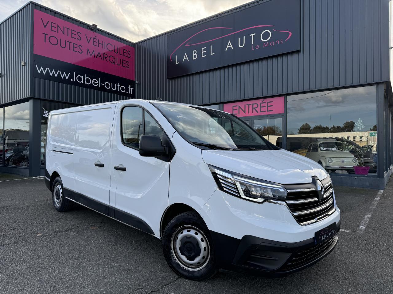 Renault Trafic L2H1 3000 Kg 2.0 Blue dCi - 130 III FOURGON Fourgon Grand Confort L2H1 PHASE 3 - Цельнометаллический фургон: фото 1 Renault Trafic L2H1 3000 Kg 2.0 Blue dCi - 130 III FOURGON Fourgon Grand Confort L2H1 PHASE 3 - Цельнометаллический фургон: фото 1