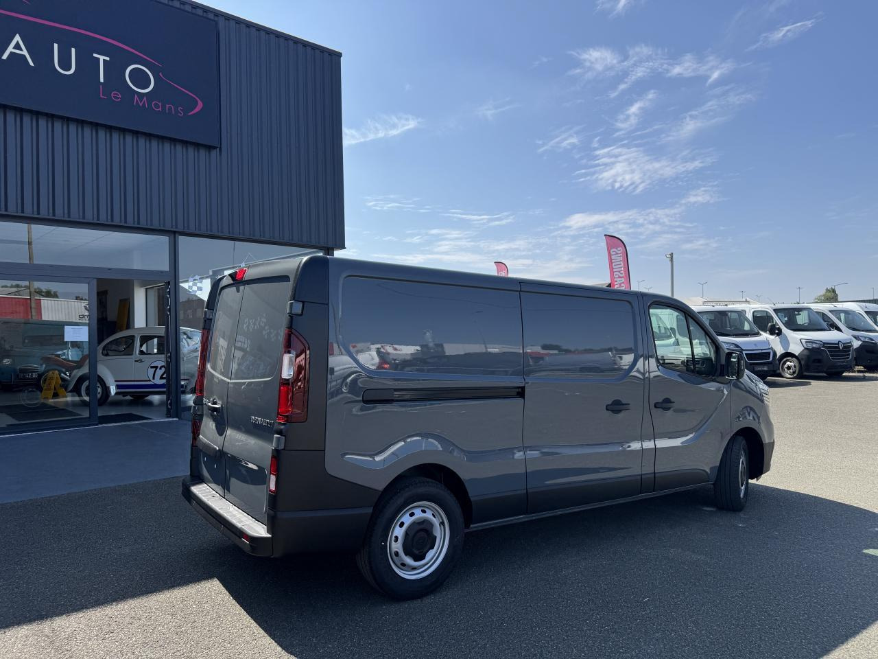 Renault Trafic L2H1 3T 2.0 BLUE DCI 170CH ADVANCE CARPLAY CAM - Цельнометаллический фургон: фото 5 Renault Trafic L2H1 3T 2.0 BLUE DCI 170CH ADVANCE CARPLAY CAM - Цельнометаллический фургон: фото 5