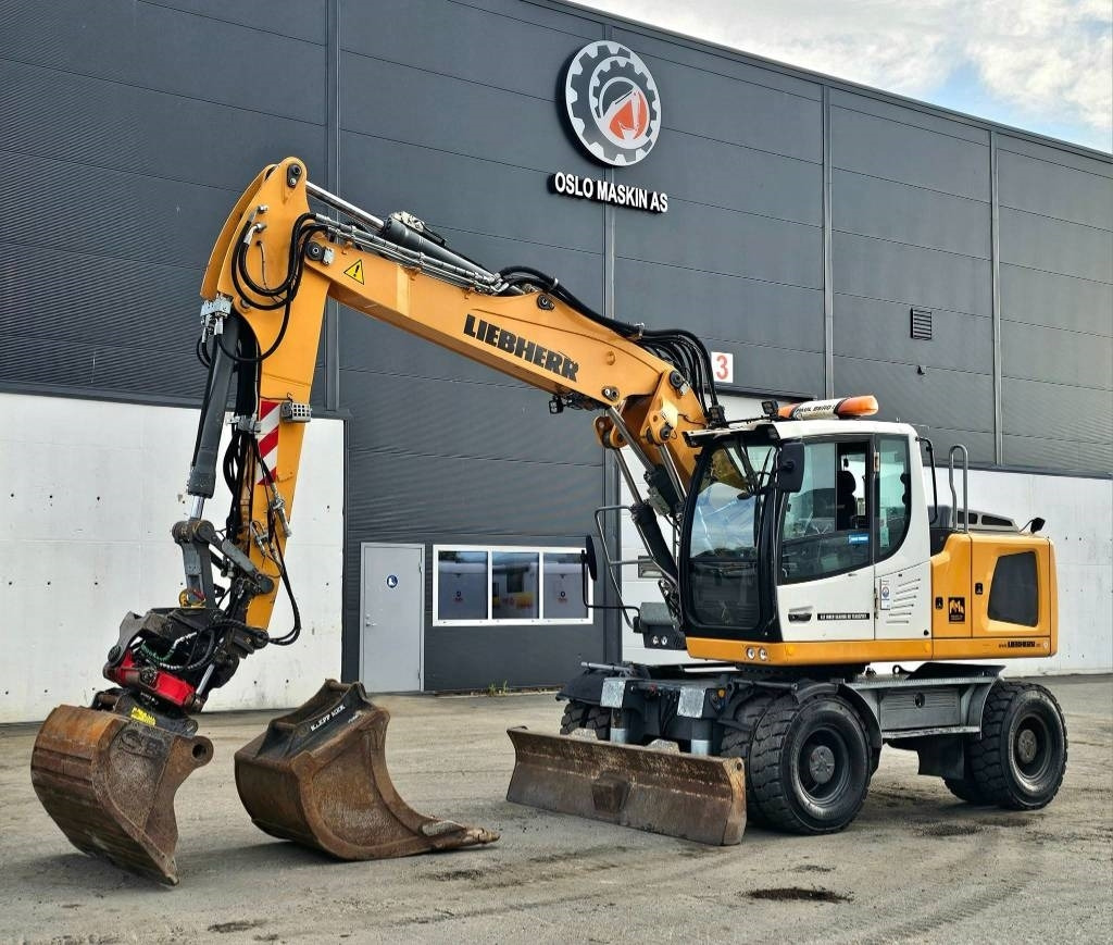Liebherr A 916 - Колёсный экскаватор: фото 1 Liebherr A 916 - Колёсный экскаватор: фото 1