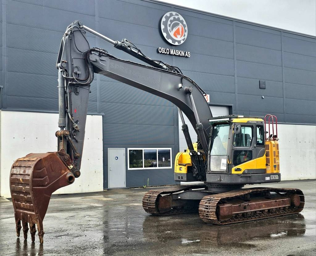 Volvo ECR235 DL - Гусеничный экскаватор: фото 1 Volvo ECR235 DL - Гусеничный экскаватор: фото 1