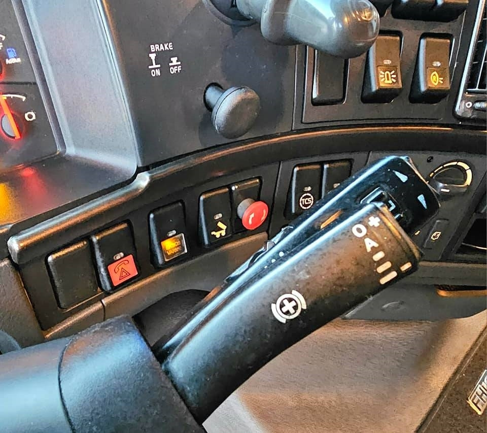 Самосвал Volvo FH 16 700: фото 39