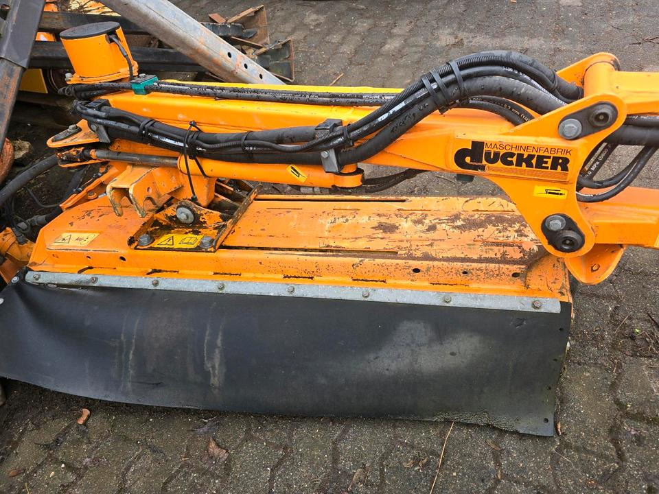 Dücker Randstreifenmäher vom DUA 800 700 Banketmäher Böschungsmäher Auslegemäher für Unimog Mulag Mähausleger - Манипуляторная косилка: фото 1 Dücker Randstreifenmäher vom DUA 800 700 Banketmäher Böschungsmäher Auslegemäher für Unimog Mulag Mähausleger - Манипуляторная косилка: фото 1