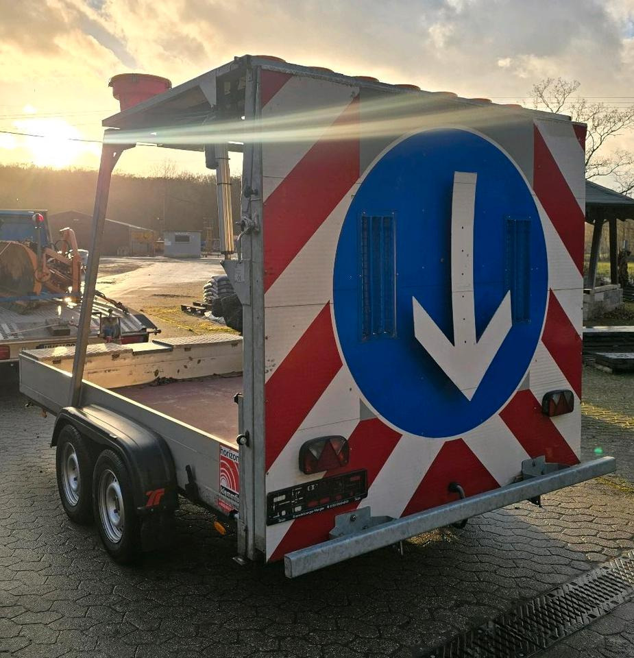 Horizont Trebbiner FA1 LRF 25.35 LED Absperrtafel Tandem Verkehrsleittafel FAT Verkehrssicherungsanhänger Nissen - Прицеп: фото 2 Horizont Trebbiner FA1 LRF 25.35 LED Absperrtafel Tandem Verkehrsleittafel FAT Verkehrssicherungsanhänger Nissen - Прицеп: фото 2