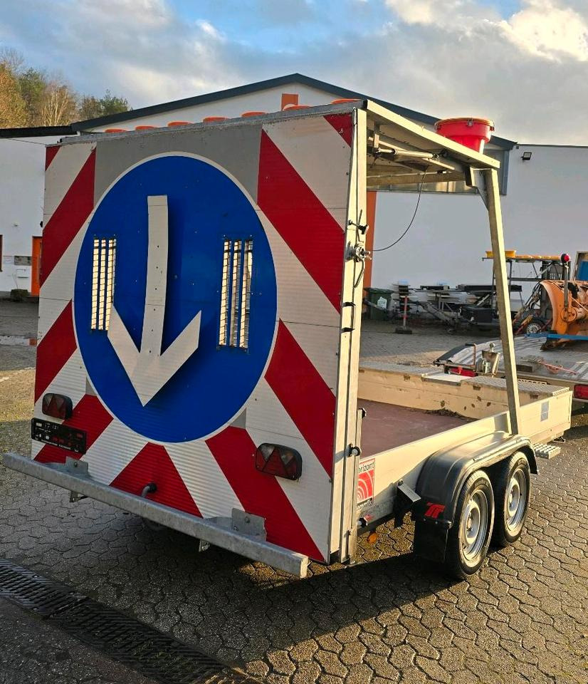 Horizont Trebbiner FA1 LRF 25.35 LED Absperrtafel Tandem Verkehrsleittafel FAT Verkehrssicherungsanhänger Nissen - Прицеп: фото 1 Horizont Trebbiner FA1 LRF 25.35 LED Absperrtafel Tandem Verkehrsleittafel FAT Verkehrssicherungsanhänger Nissen - Прицеп: фото 1