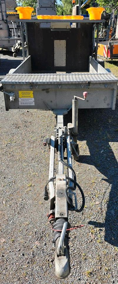 Nissen FAT LED B3 Absperrtafel VZ616 Verkehrsleittafel Verkehrssicherungsanhänger Verkehrsleittafel Horizont Trebbiner Sperrwand - Прицеп: фото 4 Nissen FAT LED B3 Absperrtafel VZ616 Verkehrsleittafel Verkehrssicherungsanhänger Verkehrsleittafel Horizont Trebbiner Sperrwand - Прицеп: фото 4