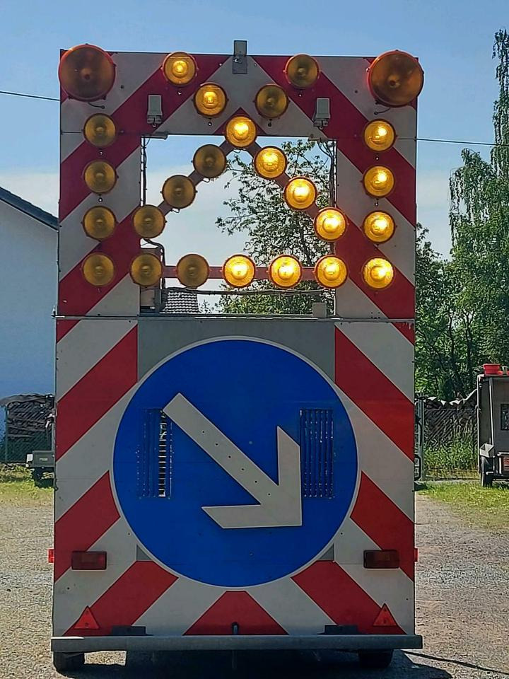 Trebbiner Absperrtafel AMD Verkehrsleittafel Vz616 - Прицеп: фото 5 Trebbiner Absperrtafel AMD Verkehrsleittafel Vz616 - Прицеп: фото 5